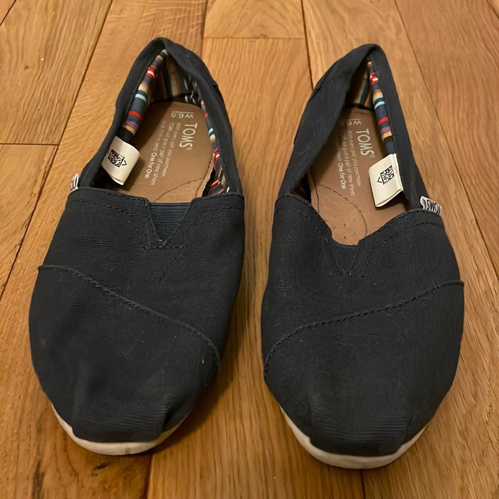 Navy Toms